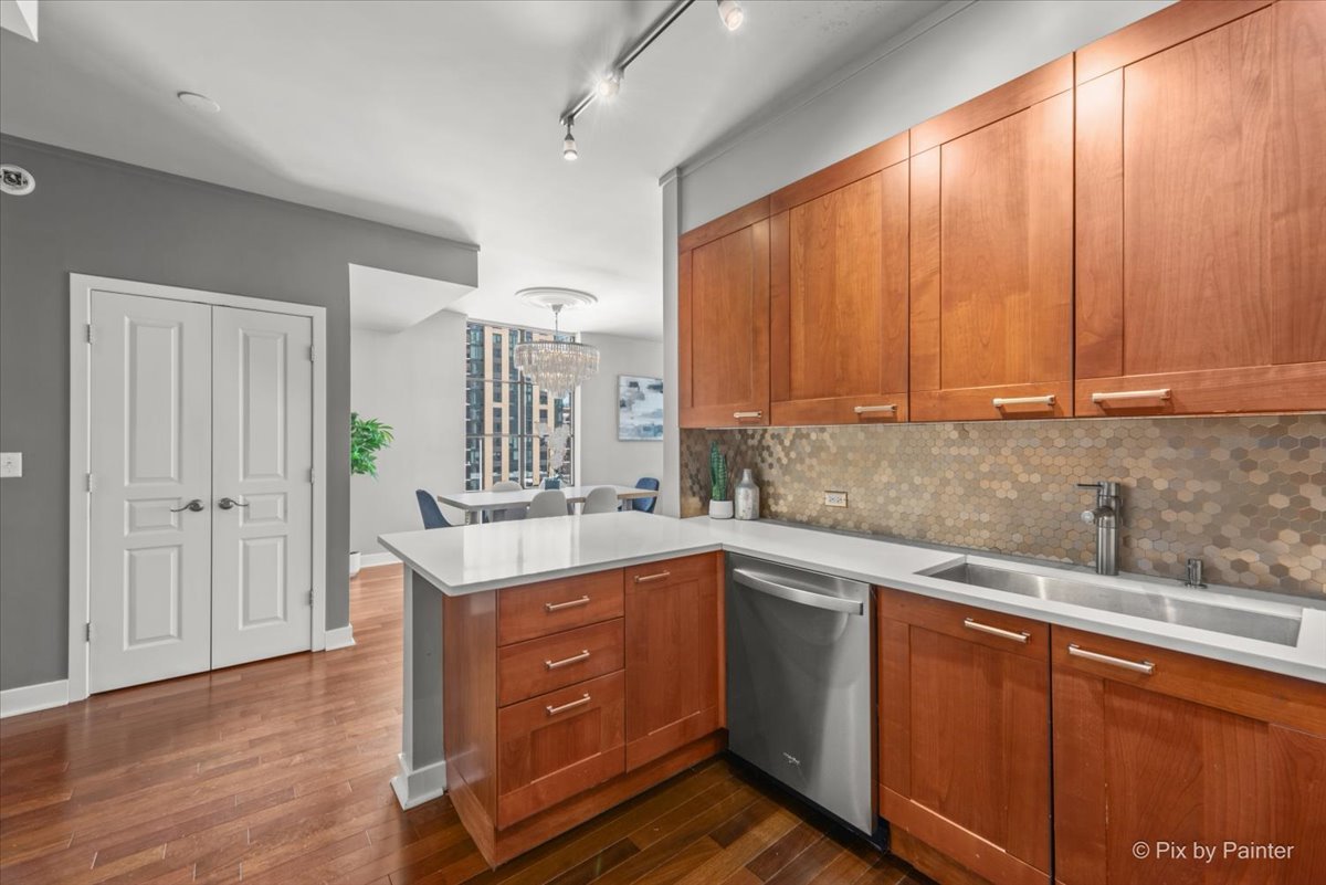744 North Clark Street, Unit 705 Chicago, IL 60654 - Photo 7 of 31