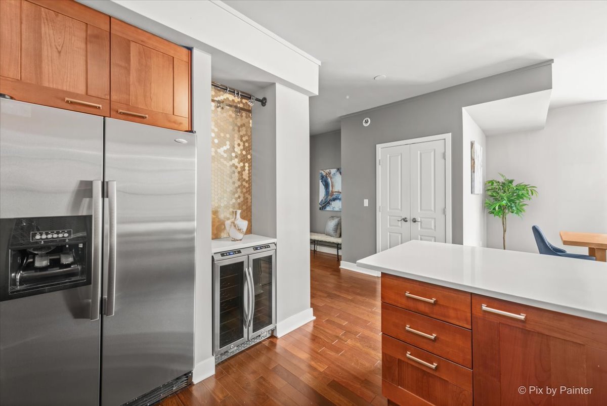 744 North Clark Street, Unit 705 Chicago, IL 60654 - Photo 8 of 31