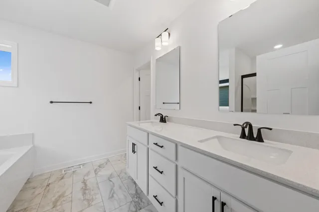 $589,567 | 325 Ravencroft Road, Waconia, MN 55387