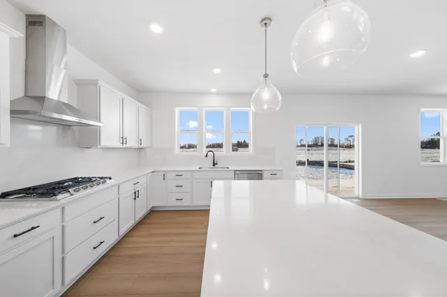 $589,567 | 325 Ravencroft Road, Waconia, MN 55387