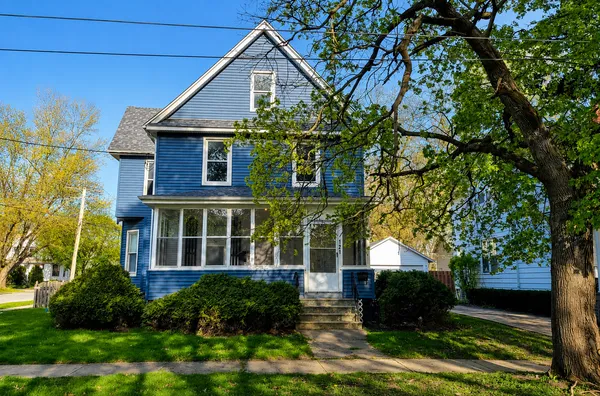 $359,900 | 121 North May Street, Aurora, IL 60506