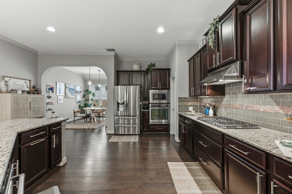 5425 Cherokee Draw Road Austin, TX 78738 - Photo 11 of 40 Culinary aspirations come alive in this kitchen, featuring rich cabinetry and a central island overlooking the dining area.
