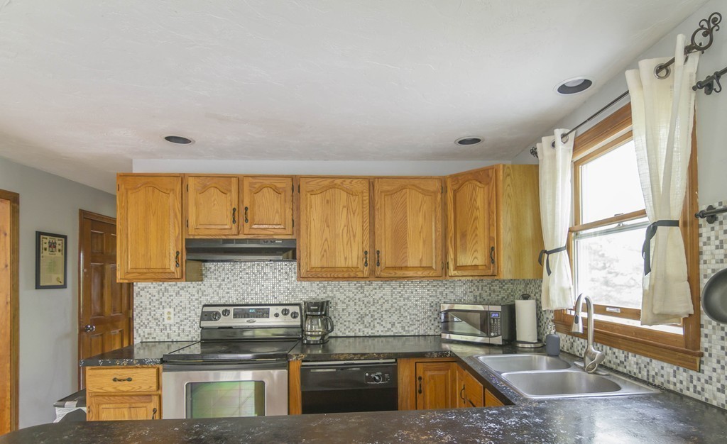 230 Burlingame Road Charlton, MA 01507 - Photo 4 of 25 Gallery Image 4