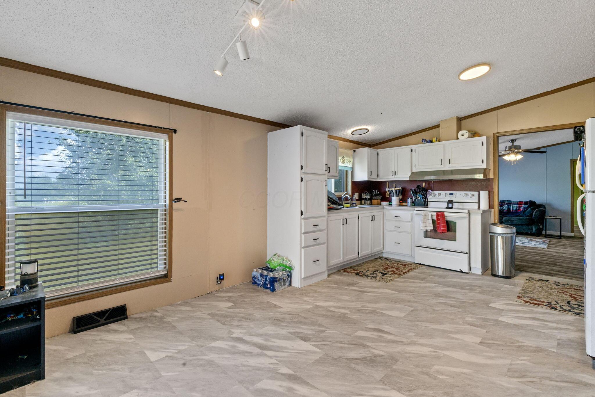 527 Jadwin Road Kingston, OH 45644 - Photo 4 of 21 1000001648