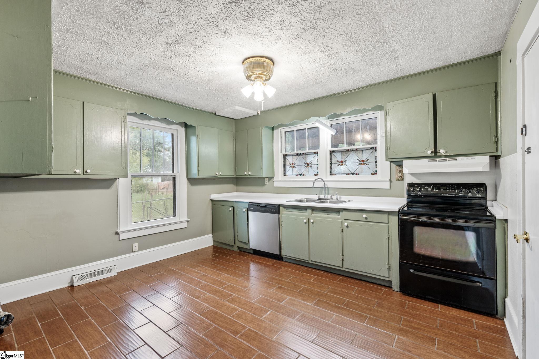 303 Front Street Easley, SC 29640 - Photo 16 of 28