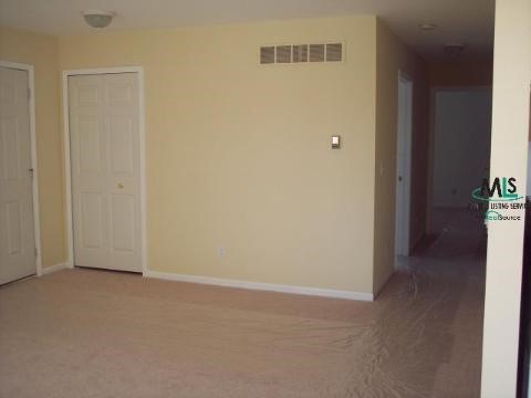 28175 Raleigh Crescent New Baltimore, MI 48051 - Photo 5 of 9 351365-4.JPG