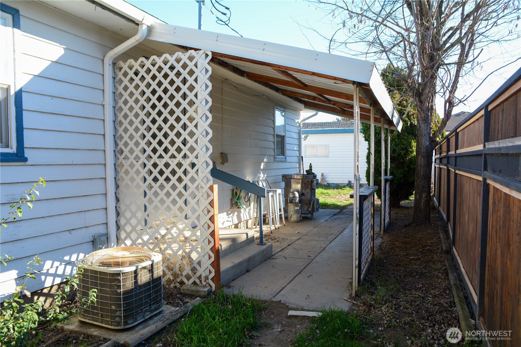 107 West 9th Avenue Ritzville, WA 99169 - Photo 21 of 26 a backyard of a house with outdoor seating