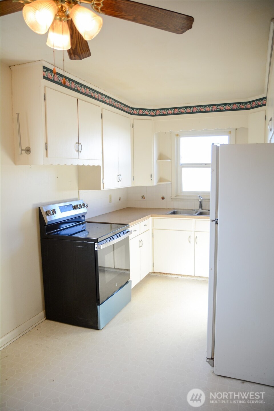 107 West 9th Avenue Ritzville, WA 99169 - Photo 7 of 26 a kitchen with stainless steel appliances granite countertop a sink and a stove
