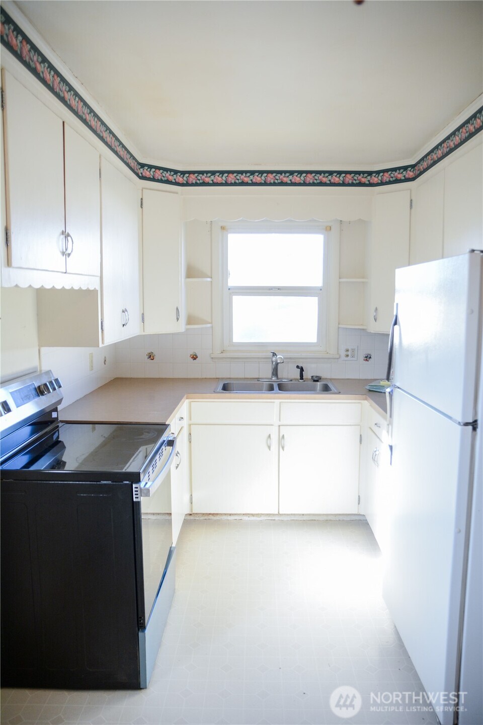 107 West 9th Avenue Ritzville, WA 99169 - Photo 8 of 26 a kitchen with a sink a stove a refrigerator and cabinets