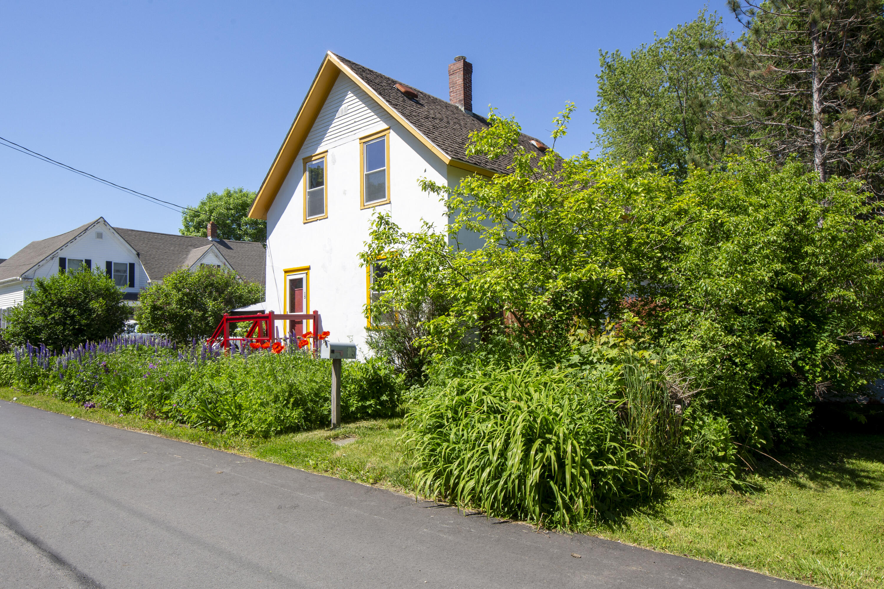15 Tea Street Rockland, ME 04841 - Photo 3 of 39 04-15TeaStreet-Rockland-KS