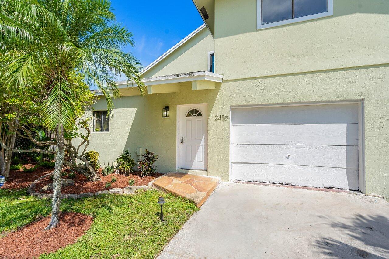 2420 Southridge Road Delray Beach, FL 33444 - Photo 4 of 30 004-2420SouthridgeRoad-DelrayBeach-FL-33