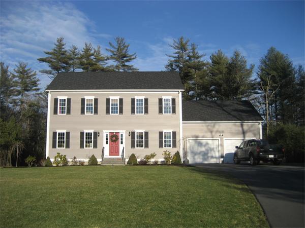 11 Comstock Place Rochester, MA 02770 - Photo 1 of 21 a front view of a house with a garden