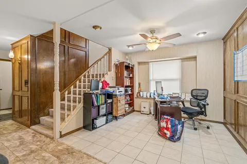 a view of livingroom with furniture