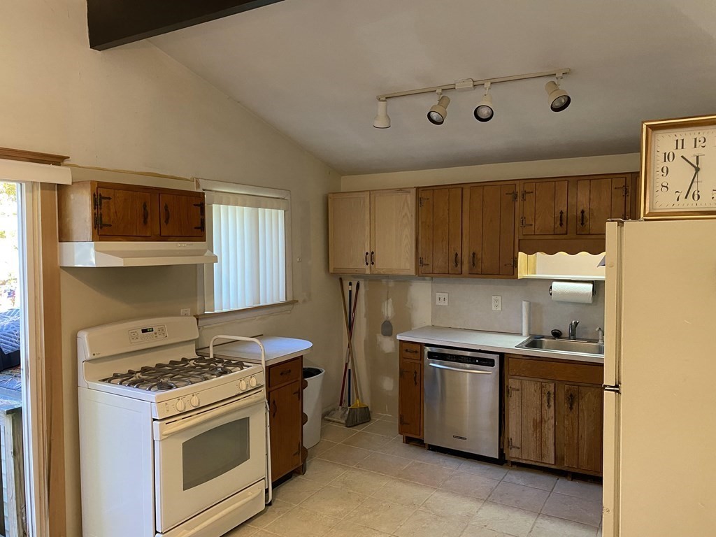 514 Concord Road Marlborough, MA 01752 - Photo 1 of 22 Gallery Image 1