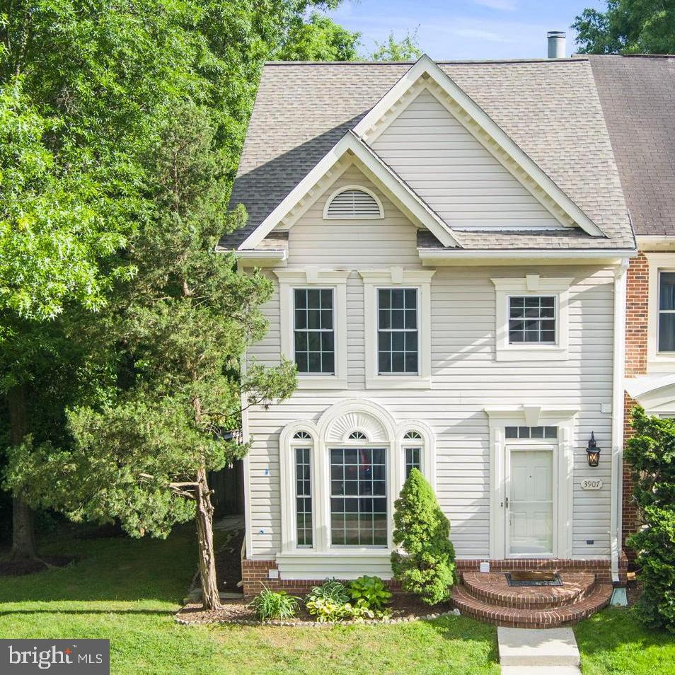 3907 Valley Ridge Drive Fairfax, VA 22033 - Photo 2 of 57