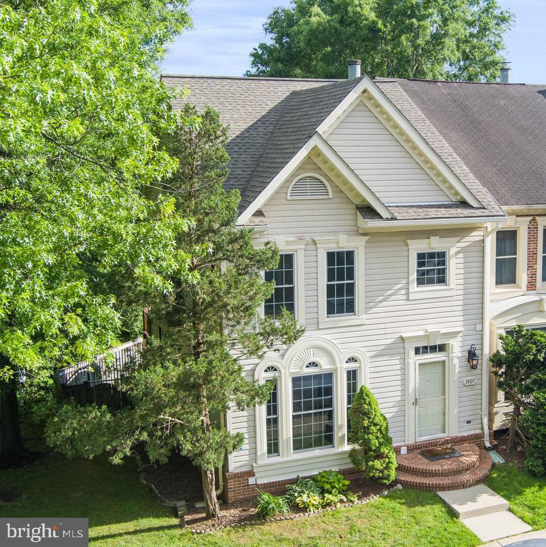 3907 Valley Ridge Drive Fairfax, VA 22033 - Photo 3 of 57