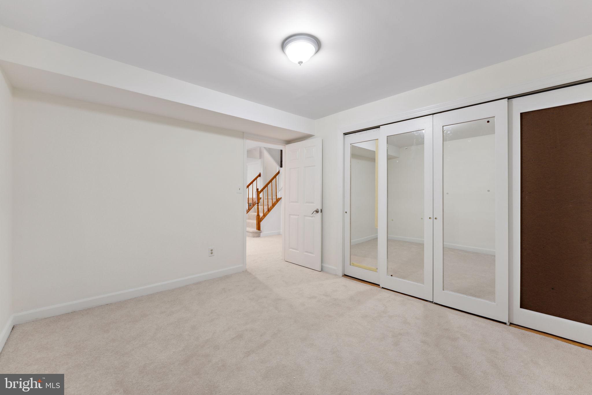 3907 Valley Ridge Drive Fairfax, VA 22033 - Photo 38 of 57