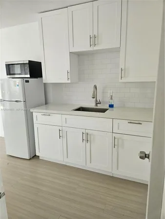 $1,195 | 514 Southwest 2nd Avenue, Unit B, Hallandale Beach, FL 33009