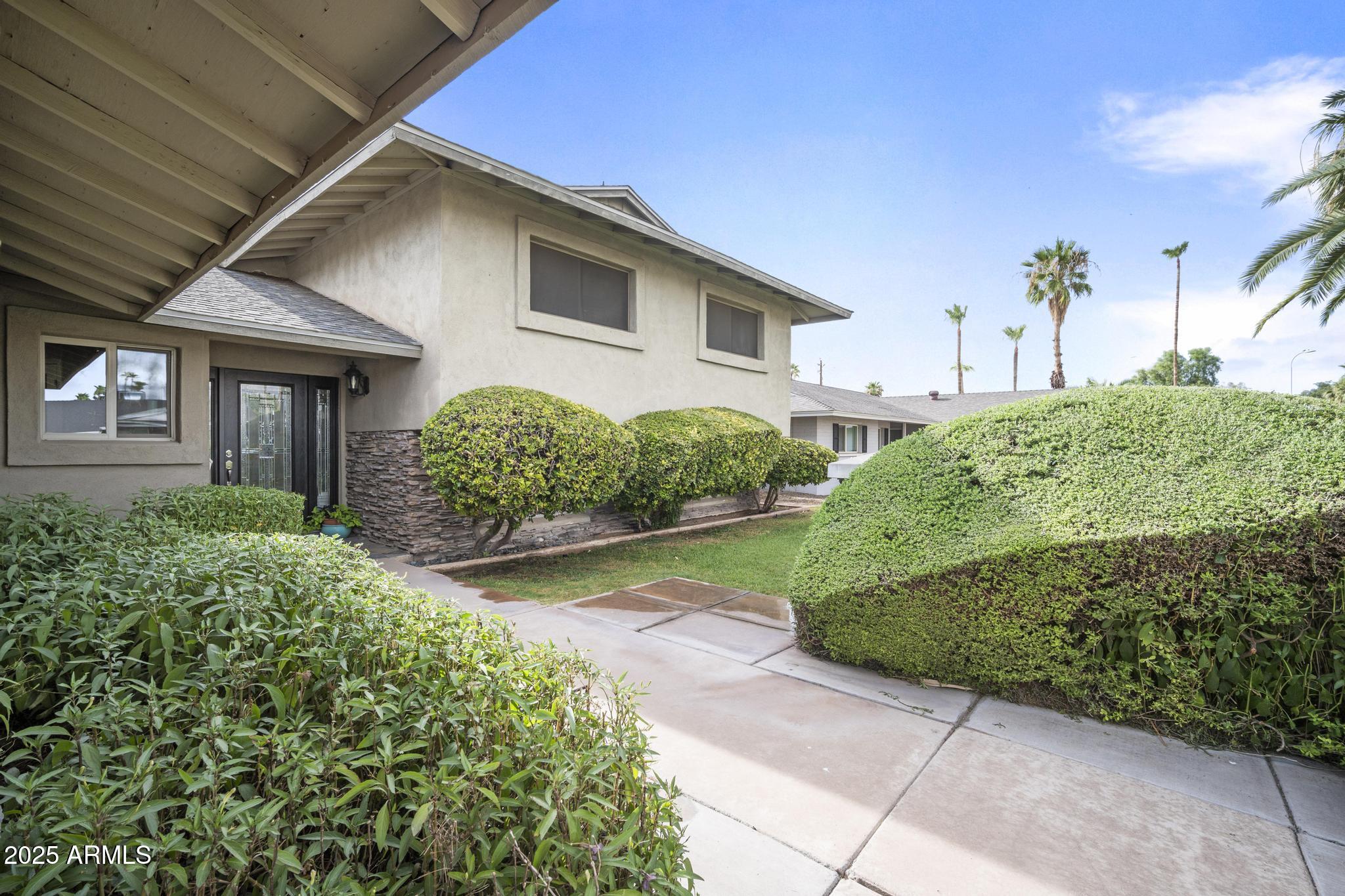 3912 South Elm Street Tempe, AZ 85282 - Photo 2 of 33 a front view of a house with garden