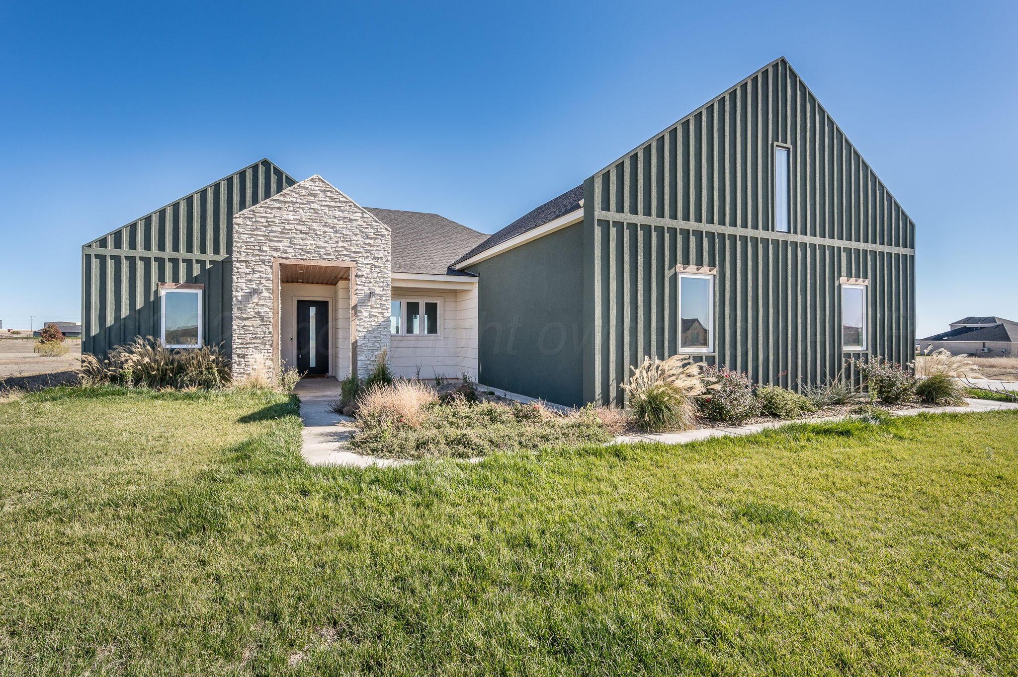 a view of a house with backyard and porch