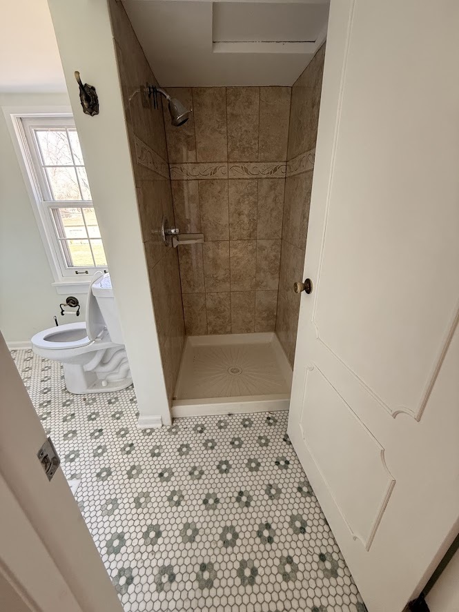 18404 Dixie Highway Homewood, IL 60430 - Photo 11 of 20 a bathroom with a shower