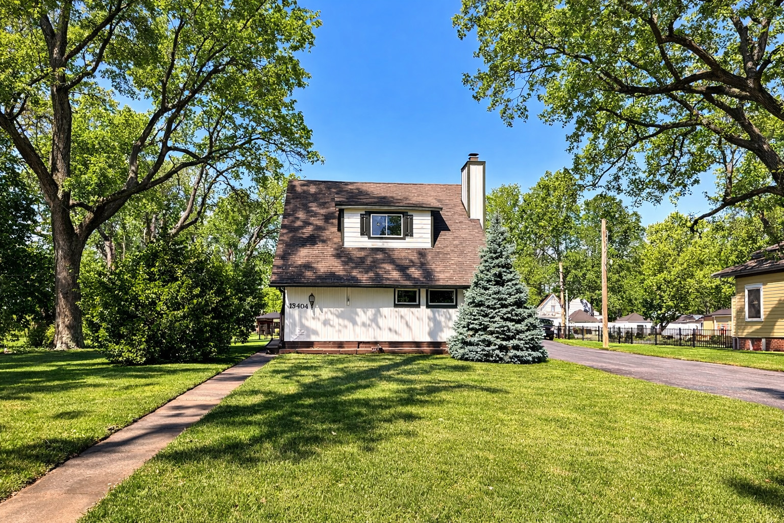 18404 Dixie Highway Homewood, IL 60430 - Photo 19 of 20 a front view of a house with garden