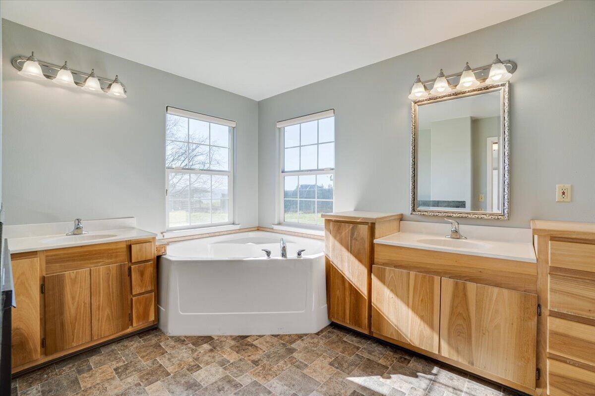 1770 Tompkins Hill Road Fortuna, CA 95540 - Photo 20 of 37
