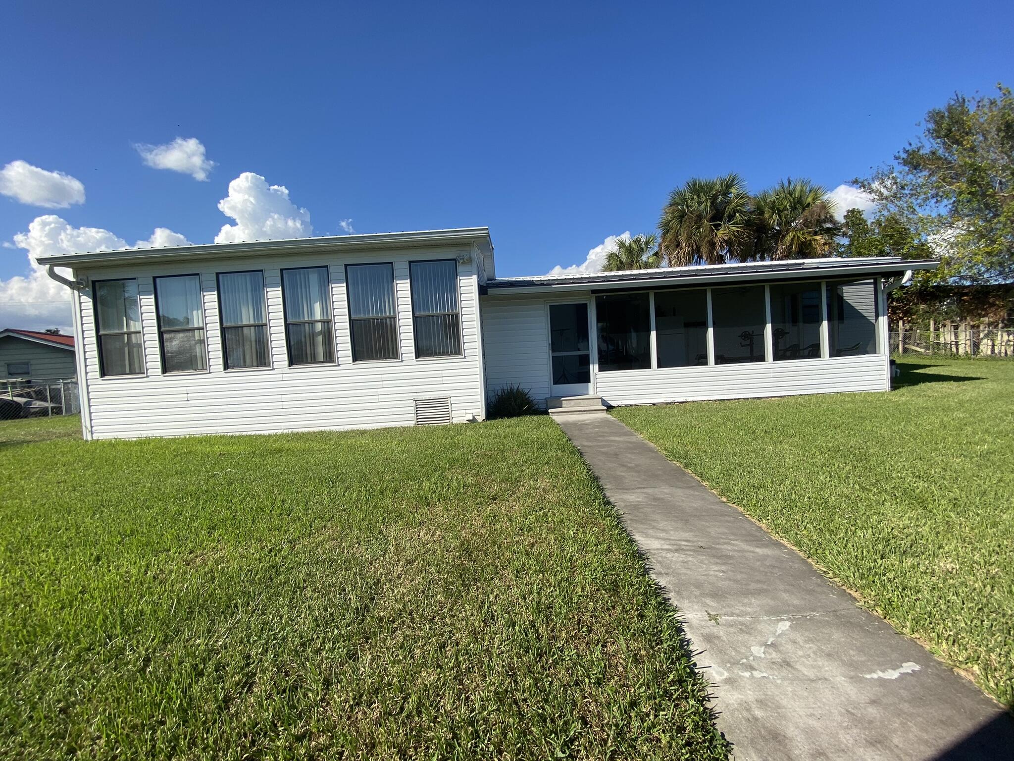 1101 25th Street Okeechobee, FL 34974 - Photo 27 of 28 a front view of a house with a yard