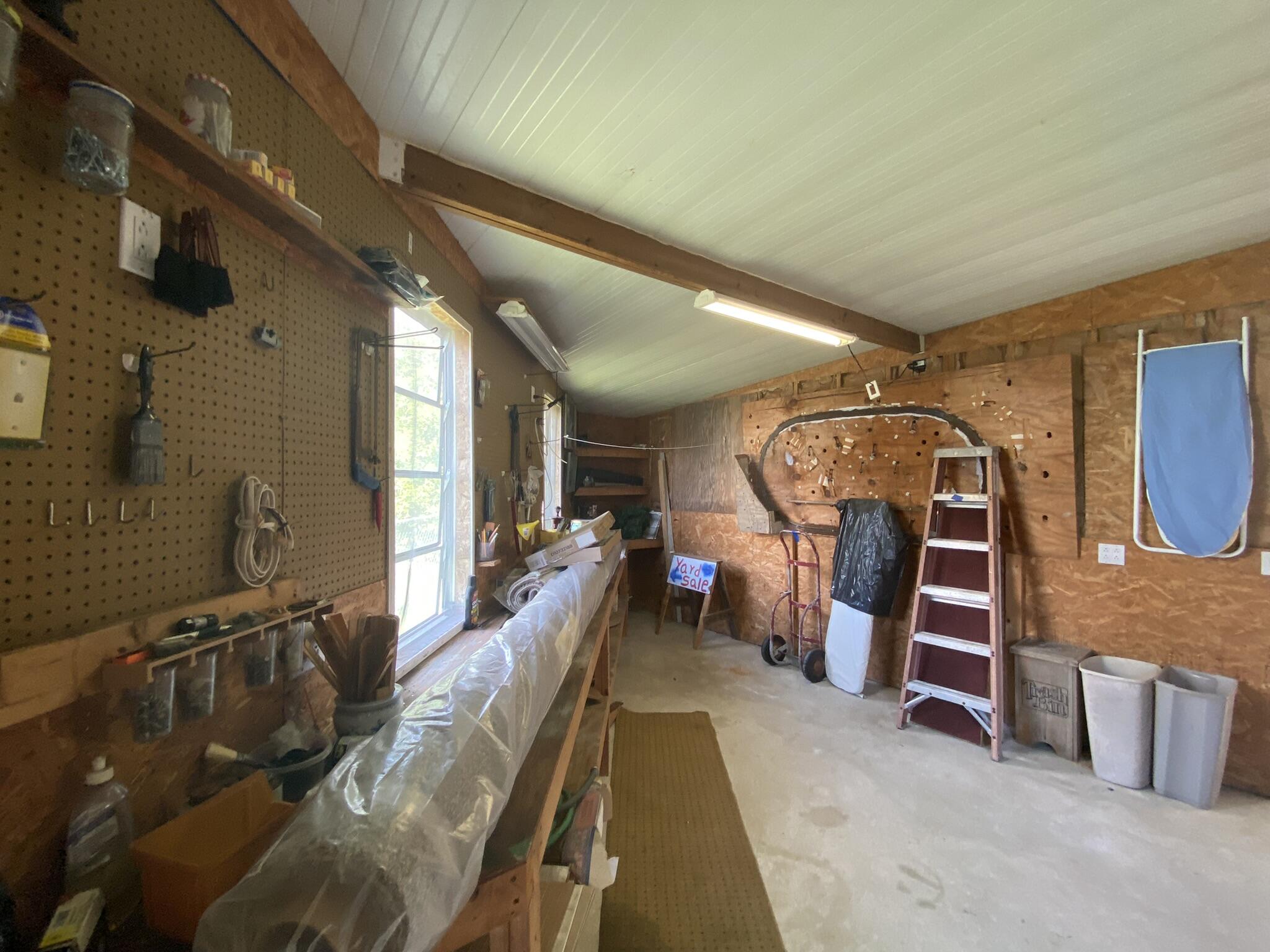 1101 25th Street Okeechobee, FL 34974 - Photo 4 of 28 a view of an entryway with workspace