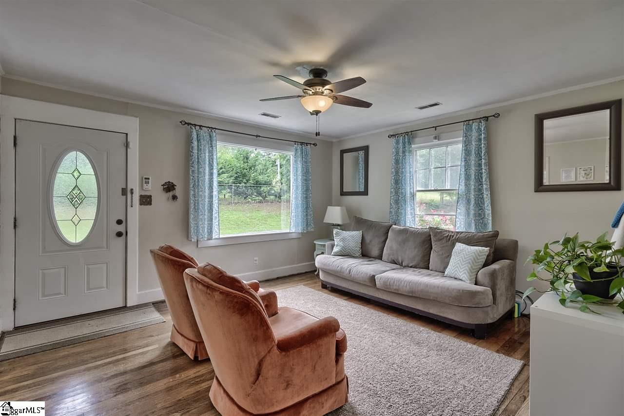445 Dallas Road Greenville, SC 29607 - Photo 3 of 22 Gallery Image 3