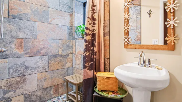 $430,000 | 12718 112th Avenue, Grand Haven, MI 49417