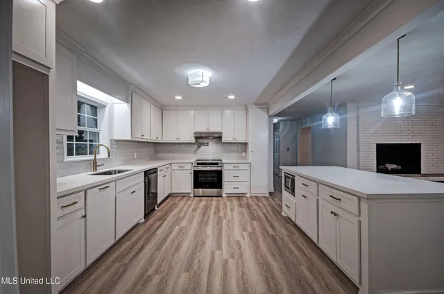 $359,000 | 1782 Hillview Drive, Jackson, MS 39211