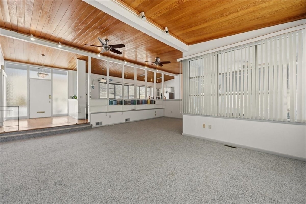 27 Kane Street Fall River, MA 02720 - Photo 14 of 42