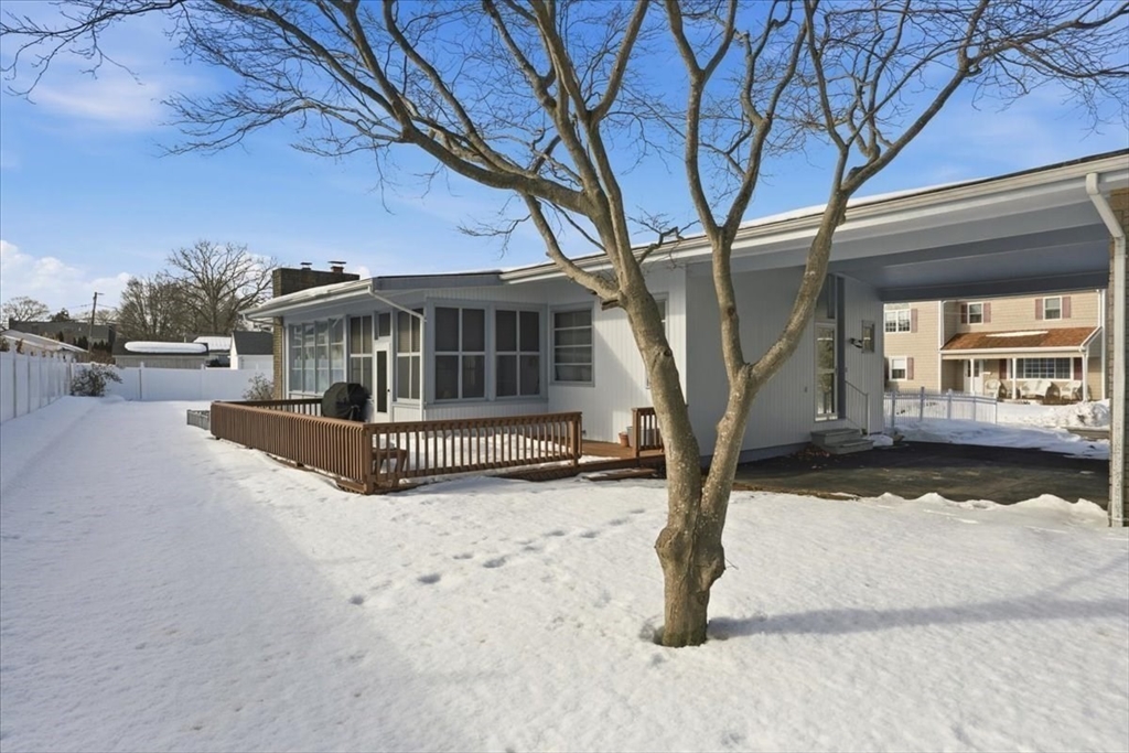 27 Kane Street Fall River, MA 02720 - Photo 3 of 42