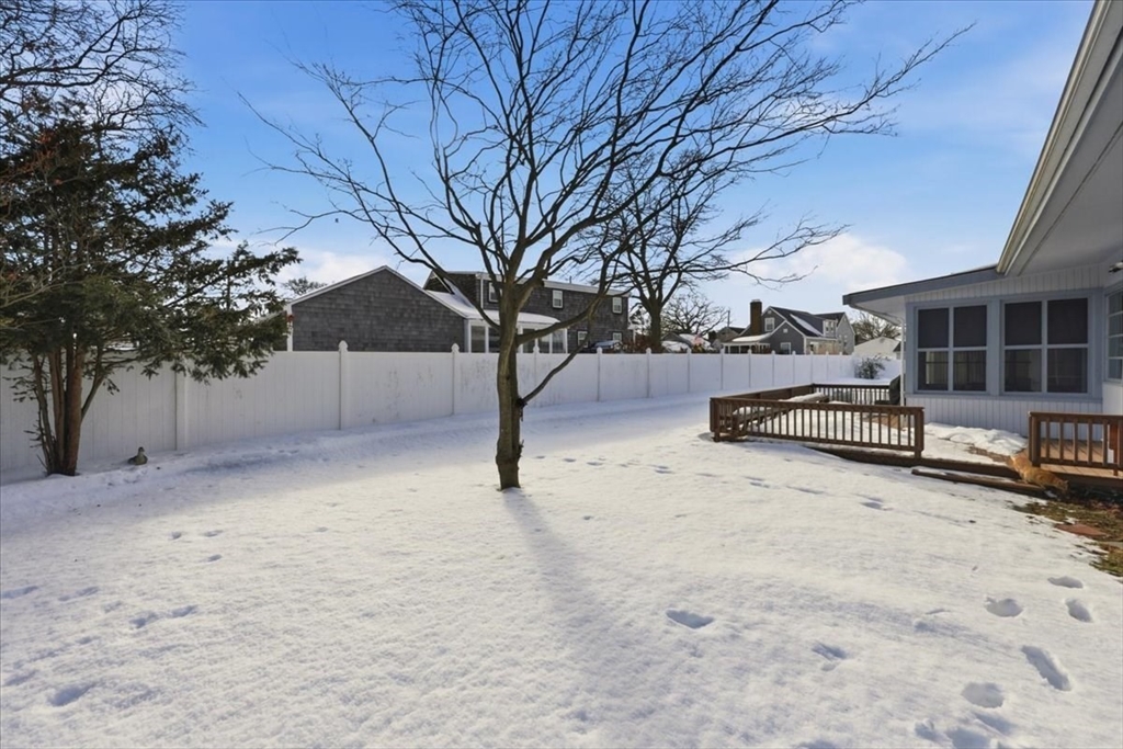 27 Kane Street Fall River, MA 02720 - Photo 7 of 42