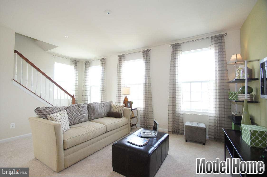 160 Joppa Farm Road Joppa, MD 21085 - Photo 4 of 30 Living Room