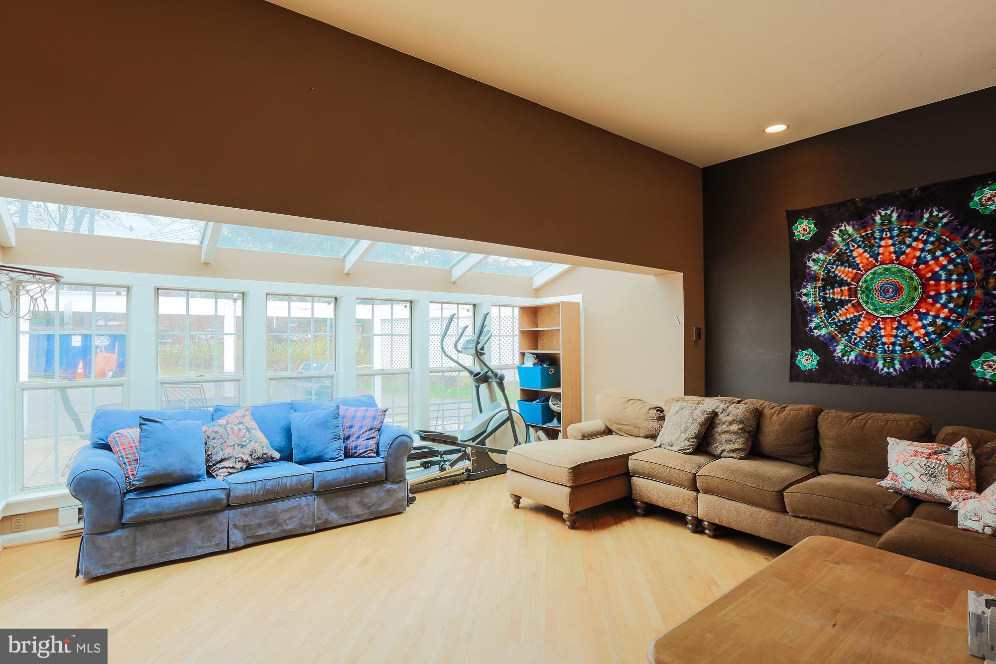 6709 Westbrook Road Baltimore, MD 21215 - Photo 15 of 24 Family Room