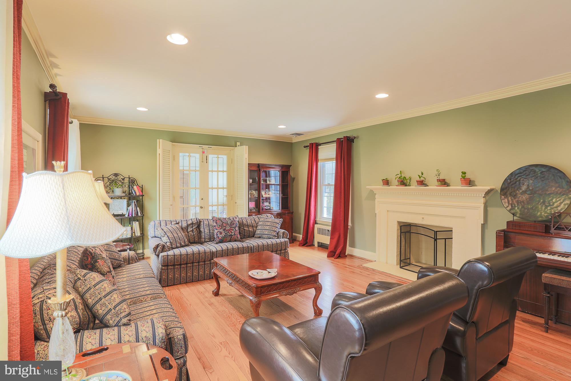 6709 Westbrook Road Baltimore, MD 21215 - Photo 8 of 24 Formal Living Room