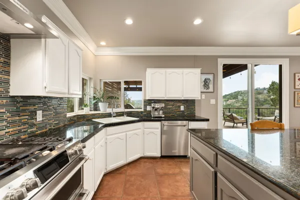 $935,000 | 6711 Lakewood Point Cove, Austin, TX 78750