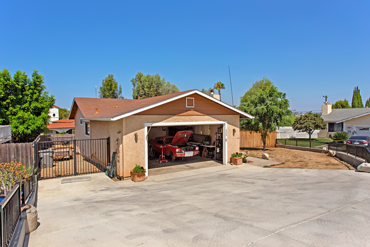 469 Rancho Vista Road Vista, CA 92083 - Photo 3 of 25 Gallery Image 3