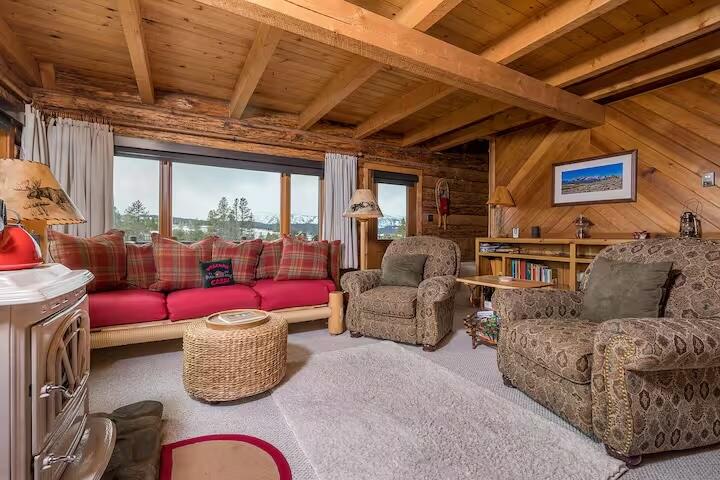 206 Skyline Drive Ketchum, ID 83340 - Photo 4 of 24 Living room