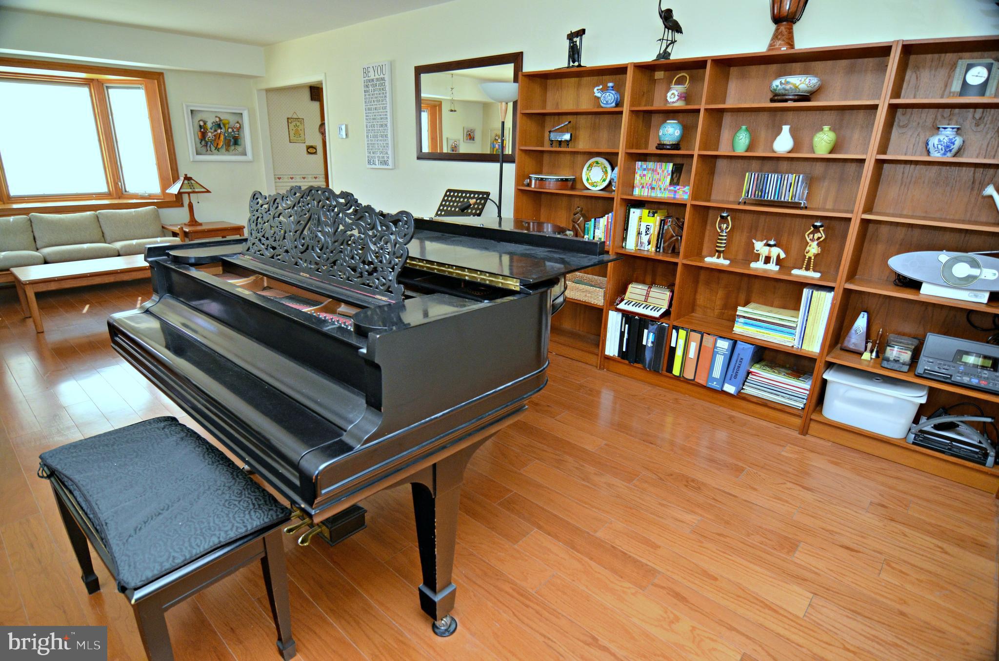 12408 Eastgate Lane Laurel, MD 20708 - Photo 8 of 81 Gallery Image 8