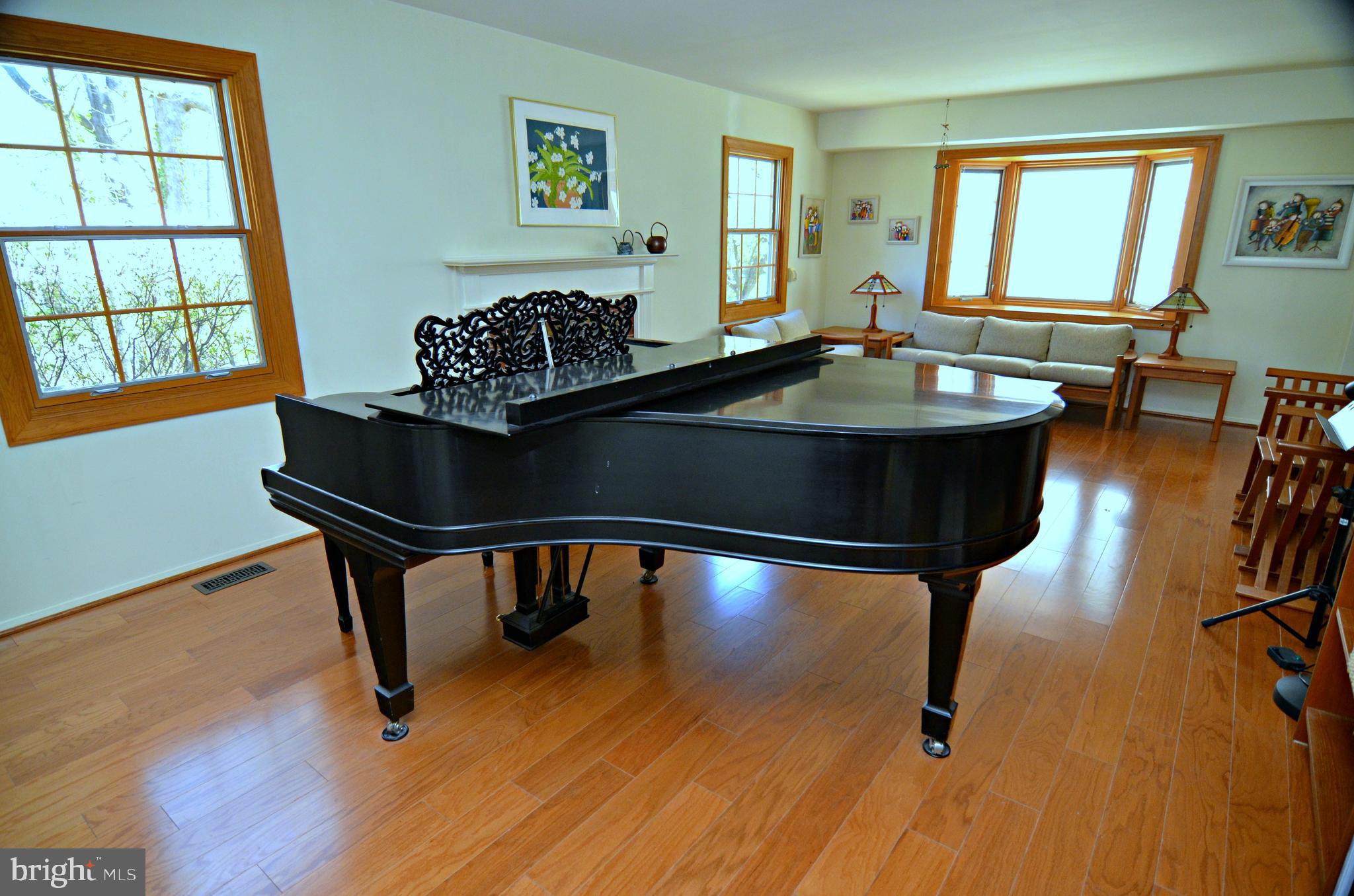 12408 Eastgate Lane Laurel, MD 20708 - Photo 9 of 81 Gallery Image 9