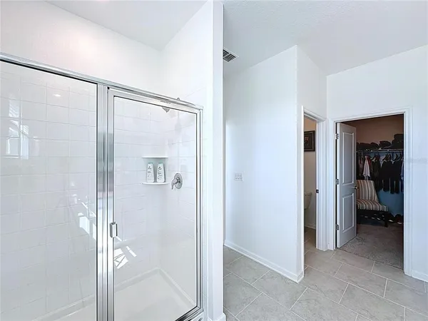 a en suite bathroom with a double vanity sink and a mirror