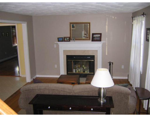 25 Randolph Road Wilmington, MA 01887 - Photo 3 of 8 Gallery Image 3