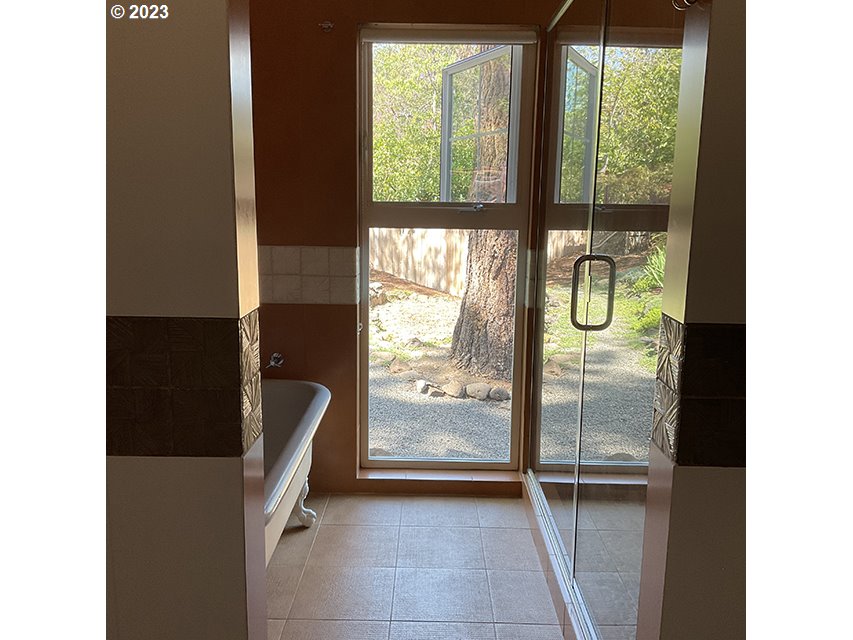 811 Roca Street Ashland, OR 97520 - Photo 7 of 15 Gallery Image 7