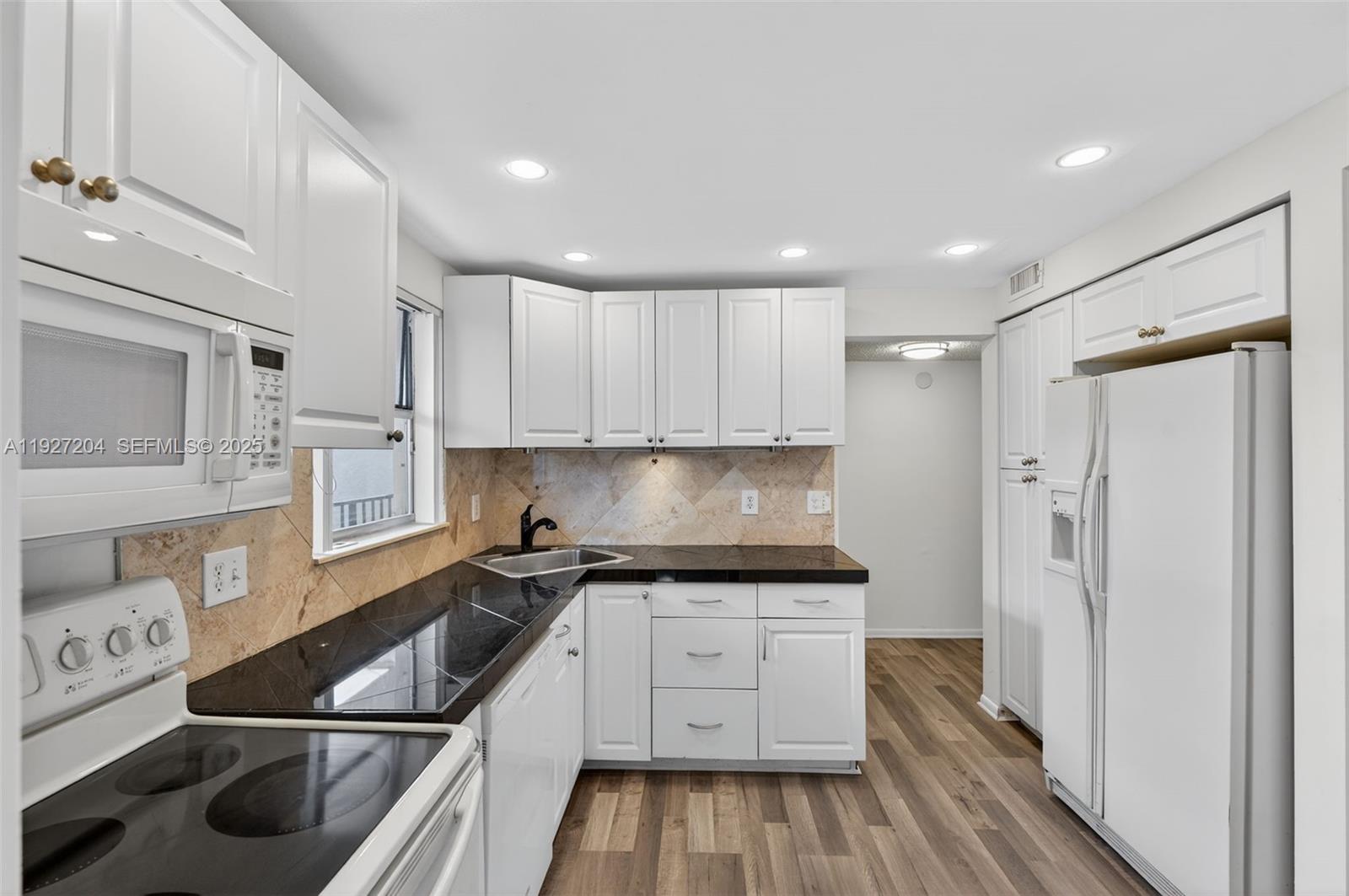 3100 Riverside Drive, Unit 305 Coral Springs, FL 33065 - Photo 4 of 39