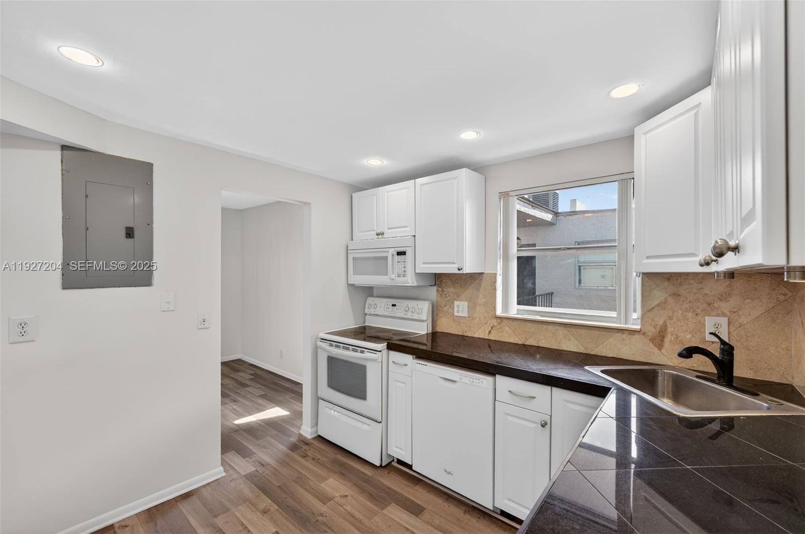 3100 Riverside Drive, Unit 305 Coral Springs, FL 33065 - Photo 5 of 39