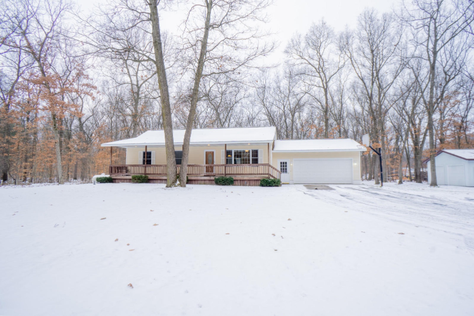 1885 South Maple Island Road Muskegon, MI 49442 - Photo 1 of 20 Front Exterior