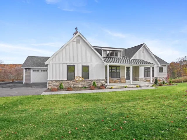 a picture of a bathroom